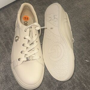 GBG Tennis shoes